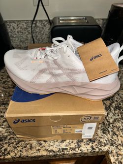 ASICS Novablast Size 12W