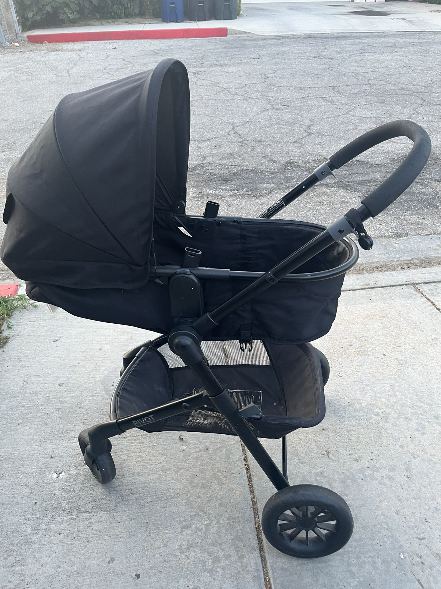 EVENFLO PIVOT STROLLER