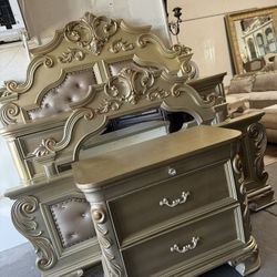 Beautiful Golden Queen Bed Set 