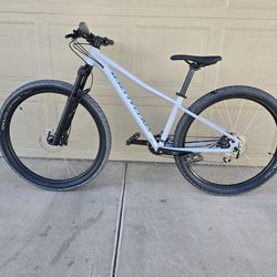 SPECIALIZED PITCH COMP MOUNTAIN BIKE, MANITOU AIR SHOCK (SMALL FRAME)