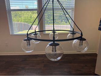 6 lights chandelier in GOOD condition!