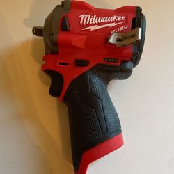 Milwaukee 3/8 Stubby Impact Wrench 