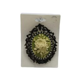 VTG STYLE Flower Cameo Brooch Metal Filigree Carved Noblesse Collection 2003 New