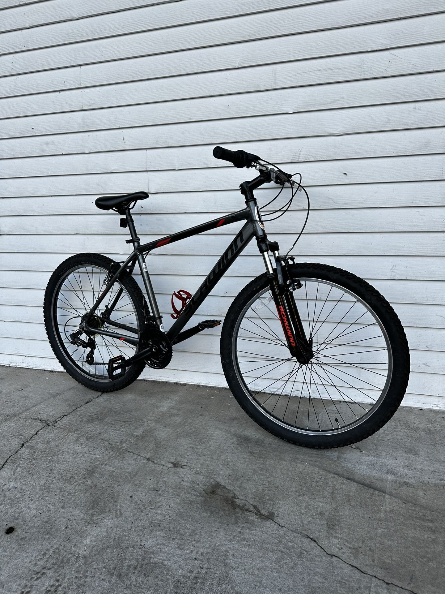 Men’s Schwinn Mountain Bike