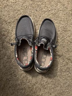 Men’s Hey Dudes Size 10 