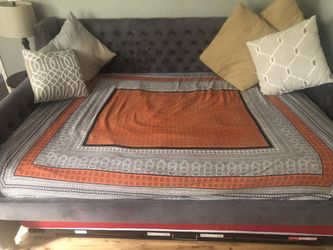 Daybed (Full) and adjustable twin bed