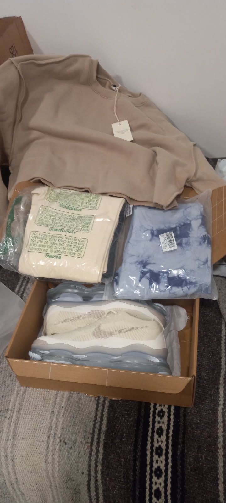 nikes and womens leggings to mach