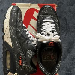 Atmos airmax size 8.5m