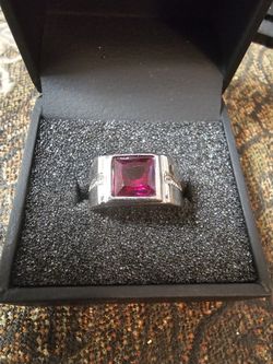 MEN'S PINKY RING WITH RED STONE SIZE 7 BRAND NEW