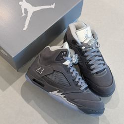 Jordan 5 Wolf Grey. Size 8m / 8.5m/ 9m/ 9.5m / 10m/ 10.5m/ 11m/ 12m