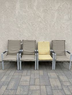 Set of 4 Outdoor Patio Chairs with Cushions
