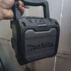 MAKITA XRMO8 PORTABLE SPEAKER