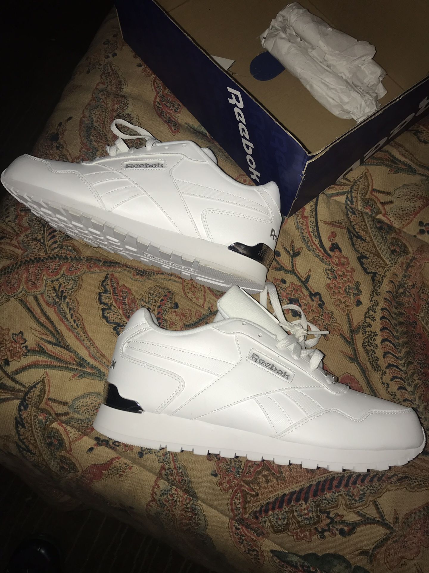 Men size 9 new Reebok pure white