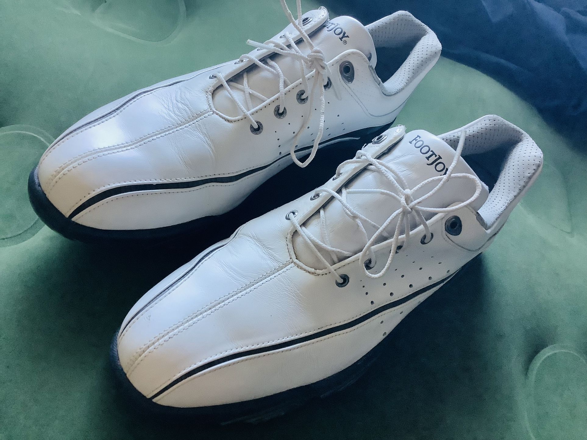 Foot joy size 11, golf shoes like new.
