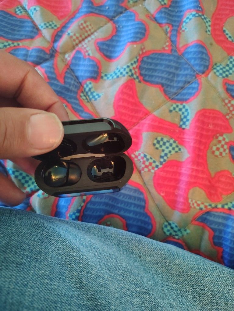 SMART LCD DISPLAY ANC BLUETOOTH EARBUDS