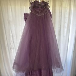 Beautiful Lilac Quinceanera Dress / Prom Dress Size 6