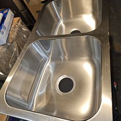 STAINLESS STEEL KITCHEN DOUBLE SINK.....NEW....$ 100