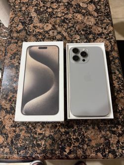 Apple, iPhone, 15 Pro Max natural Titanium 256 GB Unlocked For Sale
