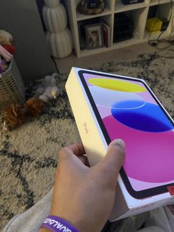 iPad 11generation 11” Pink And Beats Solo 4 Headphones