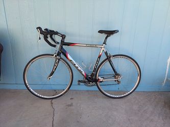 2008 FUJI ROUBAX RC PRO ROADBIKE,,,5 STAR RATEING ON BIKE,,,PRICED TO SELL