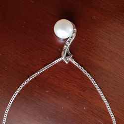 Pretty Pearl Necklace