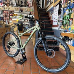 GT Zaskar Mountain Bike - 29 M - Olive Green