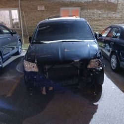2016 Chrysler T-o-w-n & C-o-u-n-t-r-y Mechanic Special! Small Front End Damage!