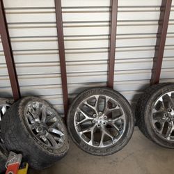 Chevy /GMC  Rims And Tires Package!