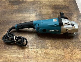 Makita GA7021 15 Amp 7 in. Corded Angle Grinder *6438
