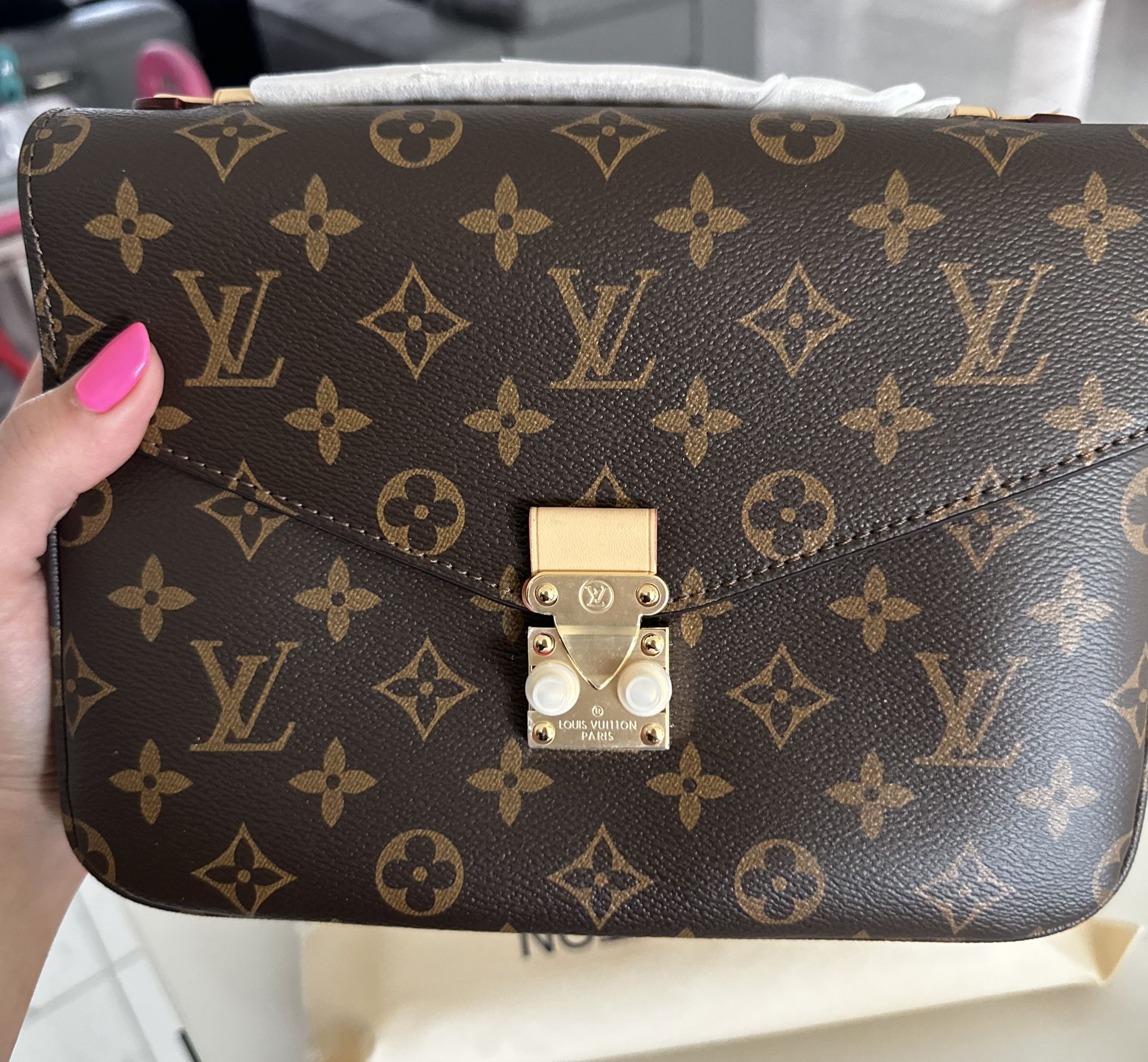 Louis Vuitton - Pochette Metis Monogram Bag