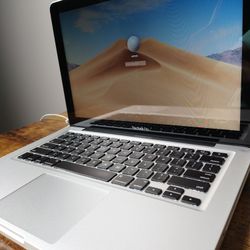 Macbook Pro Loaded With Tons Of Software 