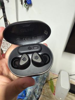 SteelSeries Wireless Earbuds with Charging Case