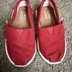 Toddler Tom’s size 5