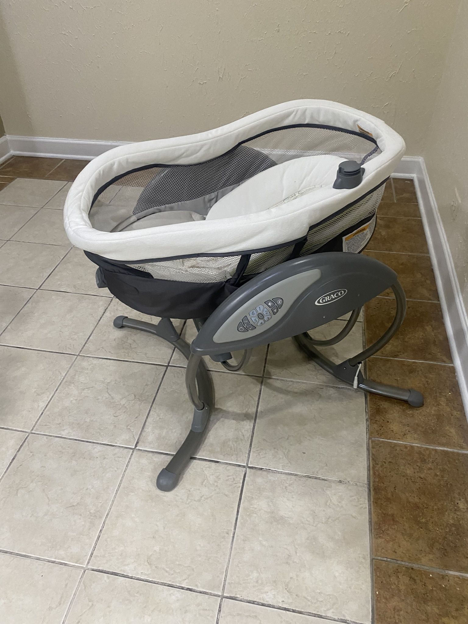 Graco Baby Bassinet