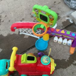 Toys For Young Kids To Help Develop Their Mind ( NO SHIPPING)