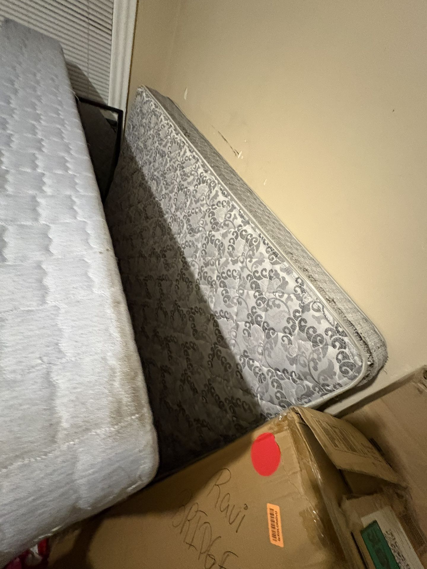 Queen Size Bed And Box Spring