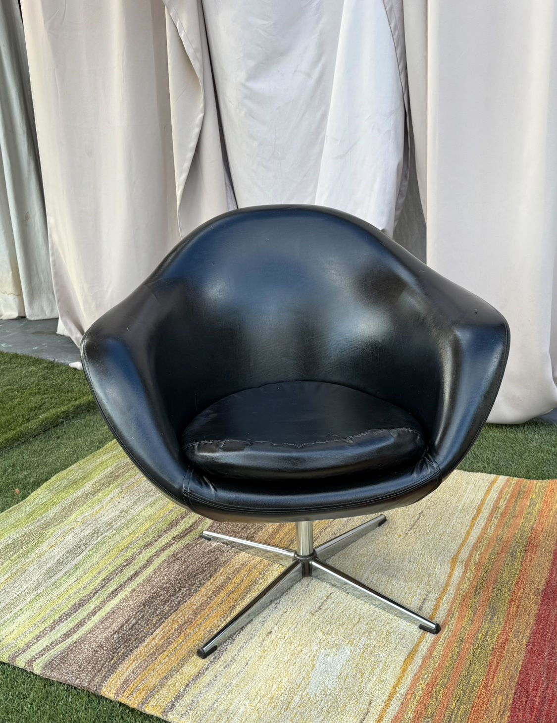 Mid-Century Swivel Pod Chair