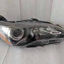 2015-2017 Toyota Camry Hybrid, SE,XSE. Halogen Headlight Right Passenger Side.TYC lamp
