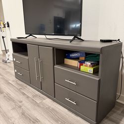 TV stand / Entertainment center