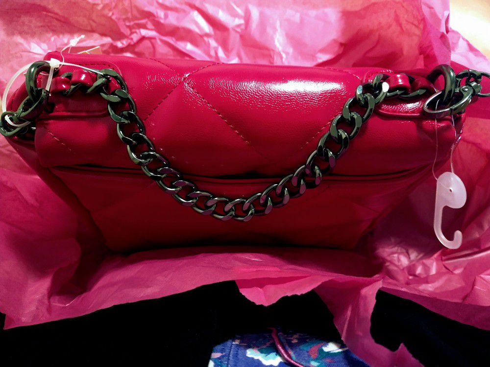 Pink Diamond Quilted Shoulder Bag With Luxury Onyx Hardware