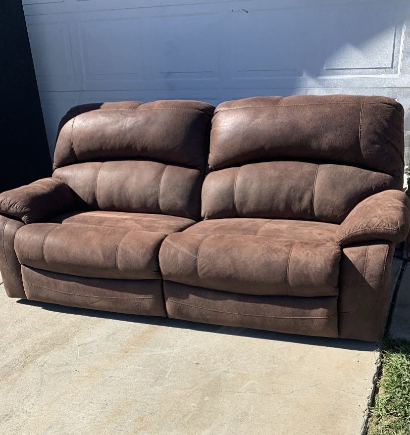 Lazy Boy Duel Recliner Couch