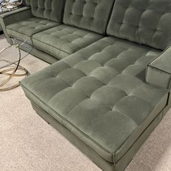 Stylish Cozy Chaise Sectional! 