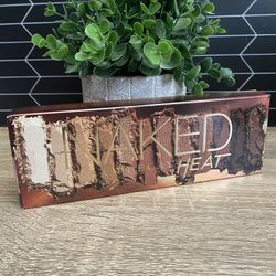 Urban Decay - HEAT Eyeshadow Pallet 
