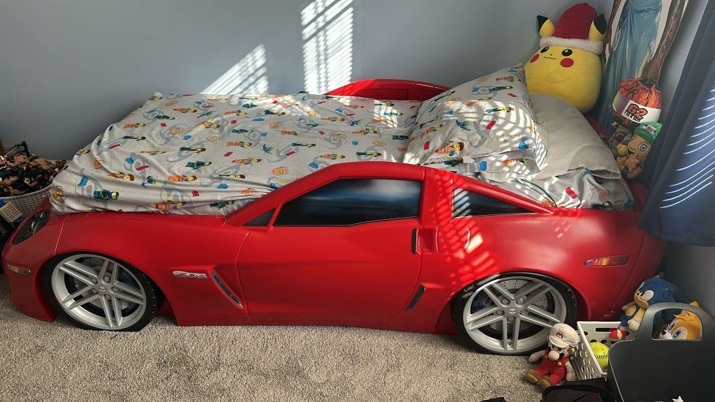 Step 2 Convertible Kids To Youth Corvette Bed Set