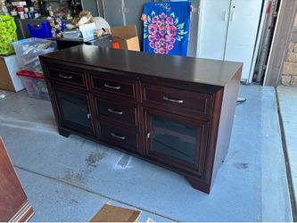 Entertainment cabinet center console