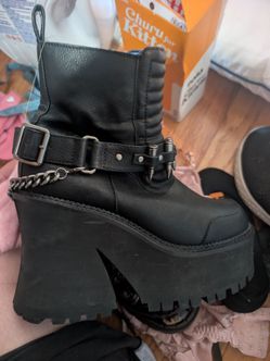 Killstar Plarforms size 8