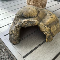 Reptile cave