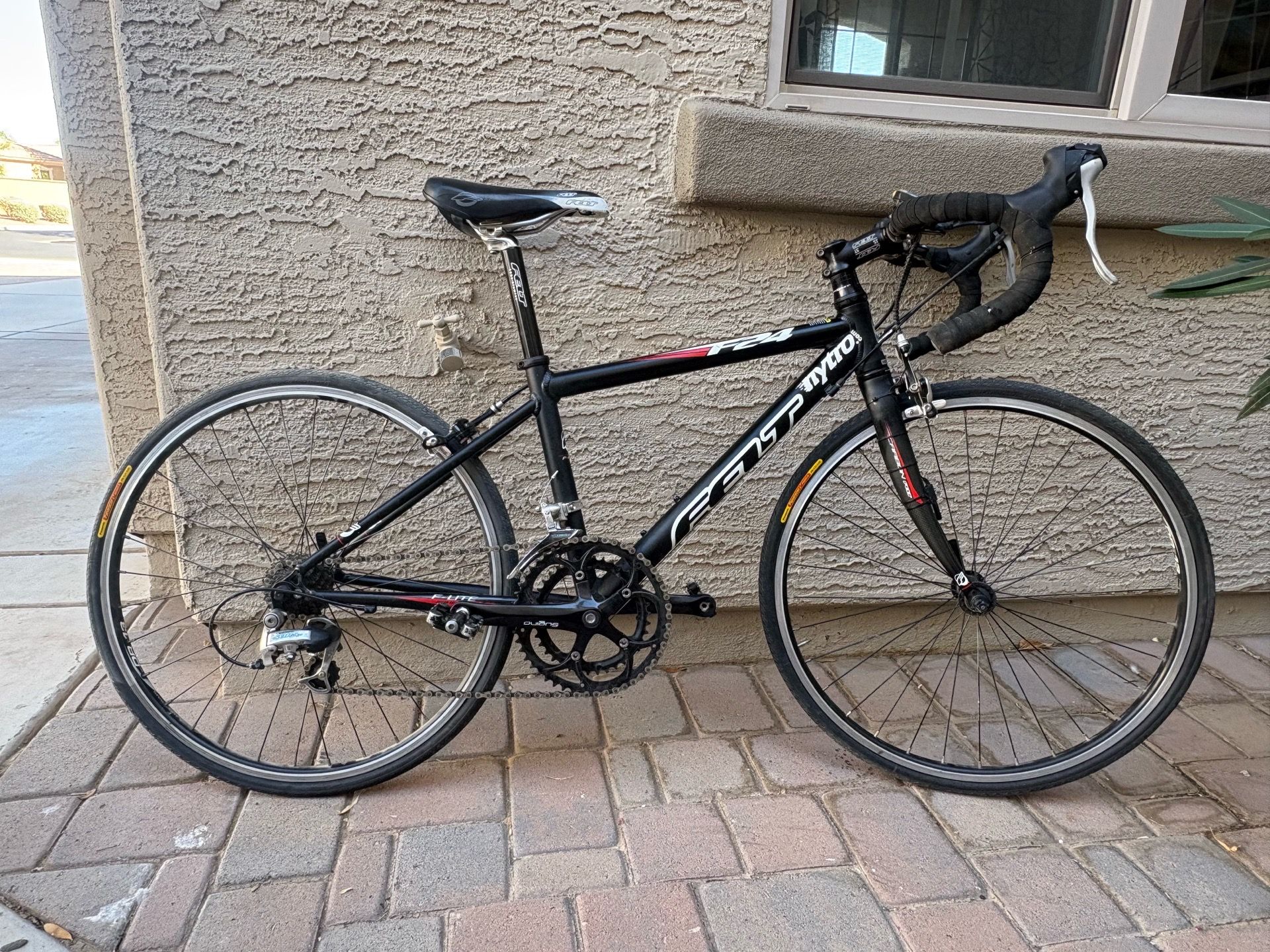Felt F24 road bike - Youth