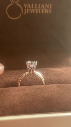 1 Carat Diamond Set In 14K White Good