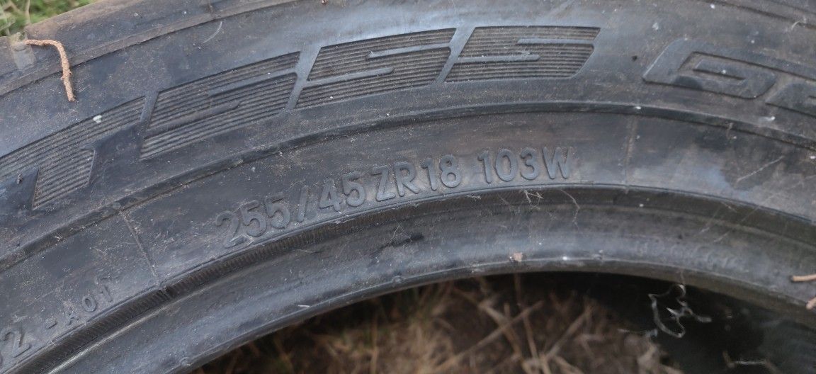 Nitto 555 255/45/18 - 2 Tires
